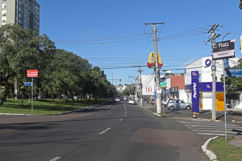 A avenida Wenceslau Escobar corta 
a região Foto: LUIZA PRADO/JC