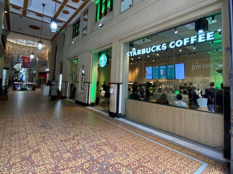 A loja com 143 metros quadrados fica localizada na Galeria Chaves, na Rua dos Andradas