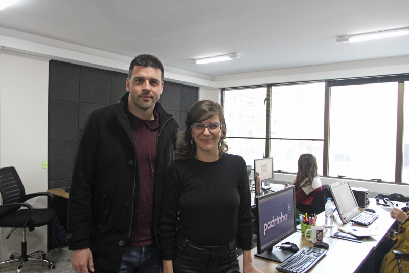 Sócios Carlos Ferreira e Alexandra Zanela abriram a empresa em janeiro de 2014