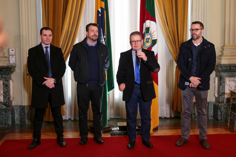 Para Ranolfo (c), plano reforça o compromisso de fazer 'governo caber na sua base tributária'