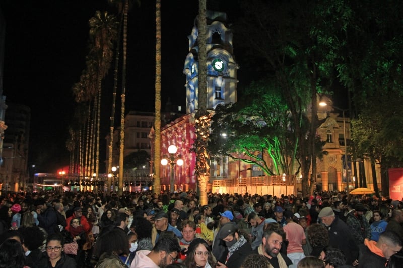 Evento levou cerca de 180 mil pessoas às ruas e espaços culturais da capital gaúcha no sábado