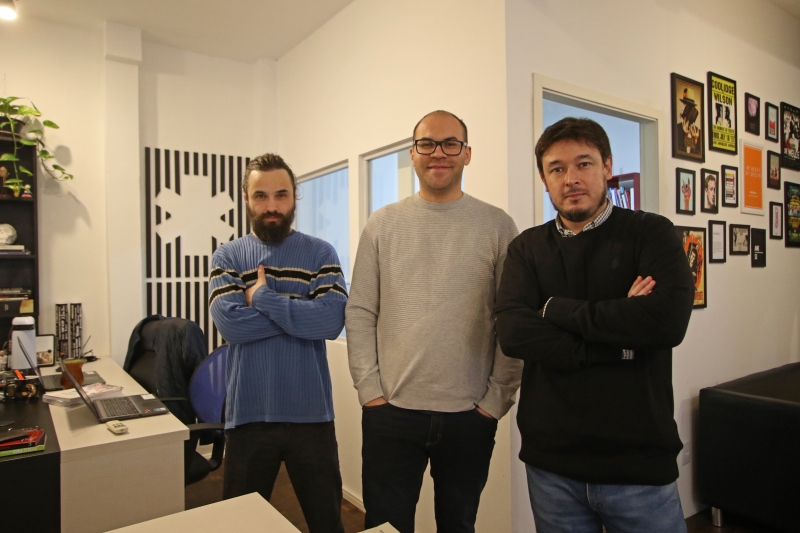 Emanuel Neves, Leonardo Pujol e Ricardo Lacerda na sede da agência
