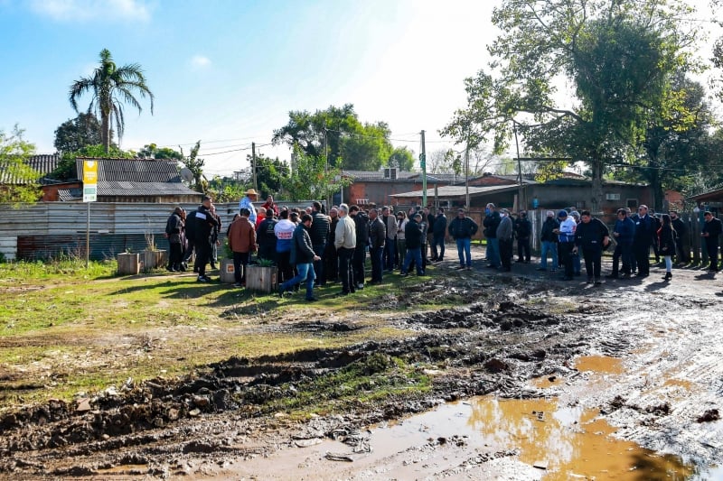 Terreno que receberá praça no Recanto do Sabiá fica inundado em dias de chuva