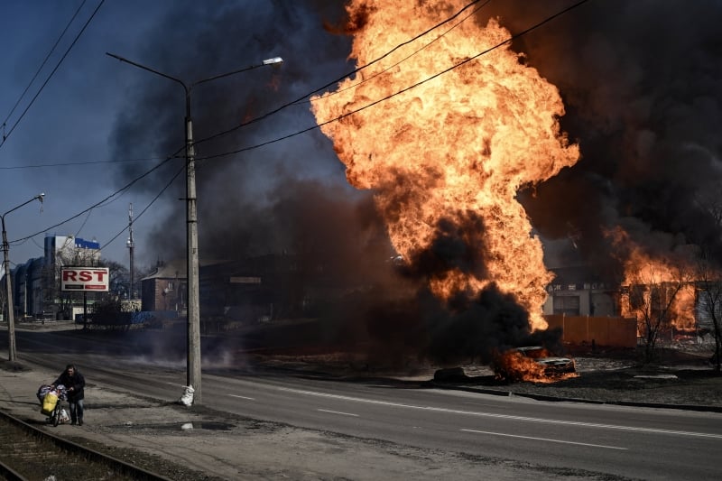 Nas áreas urbanas de Kharkiv, os moradores se adaptaram aos sons das explosões