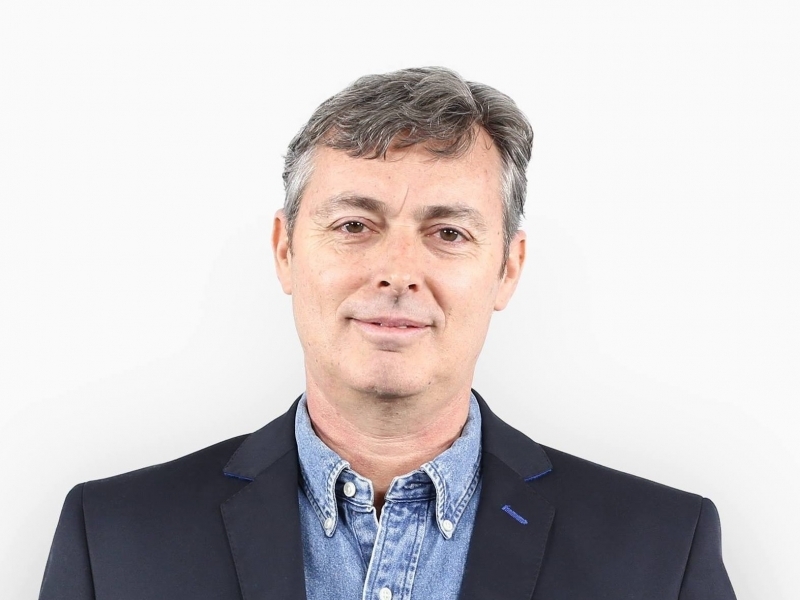 Coimbra era apresentador e colunista do Grupo RBS e autor de vários livros