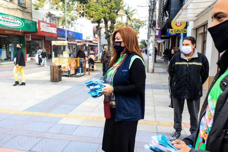 Aumento de casos nos municípios pode fazer prefeitos retomarem a obrigatoriedade do uso de máscaras