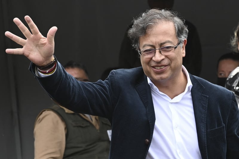 Primeiro mandatário de esquerda do país sul-americano toma posse neste domingo (7)