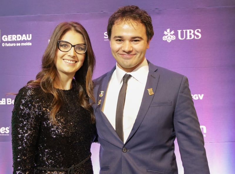 Victoria Pinto da Silva Jardim, a nova presidente do IEE, com Matheus Macedo