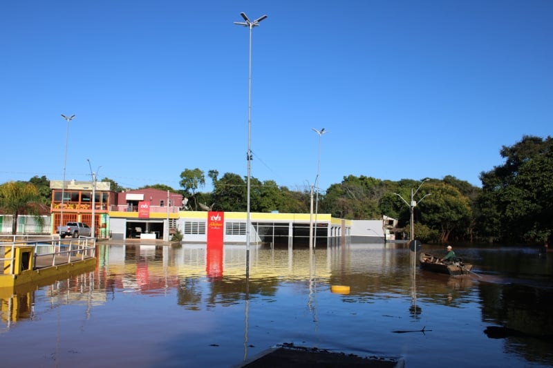 Famílias e comerciantes que trabalham na região foram removidas