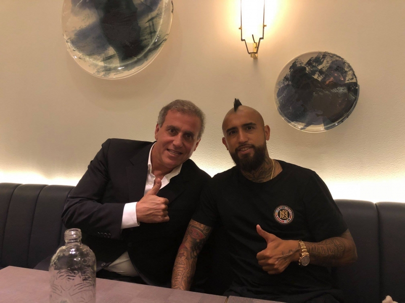 Andre Cury ao lado do chileno Arturo Vidal, que frequentemente é citado no Flamengo
