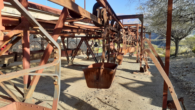 Cable Carril operava com 262 torres e era utilizado para transportar minérios como ouro por 35 quilômetros