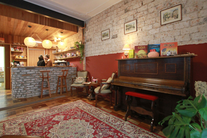 Fotos dos s&oacute;cios Roberta e Thibaud, donos do Caf&eacute; La Cabene Foto:  Andressa Pufal/JC