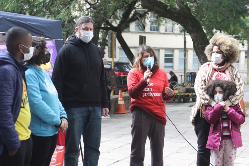 Representantes de entidades relatam restrições ao RU, demissões e falta de infraestrutura na Ufrgs