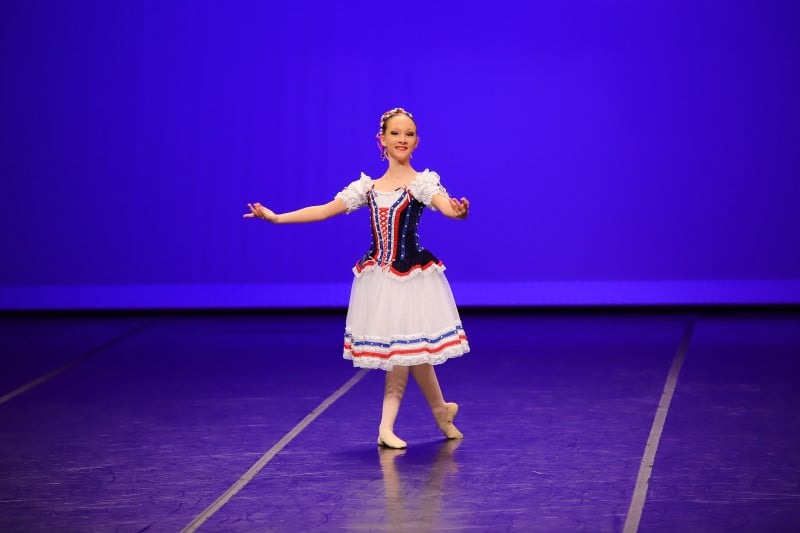 Competi&ccedil;&atilde;o de dan&ccedil;a re&uacute;ne crian&ccedil;as de 5 a 14 anos em sete diferentes categorias