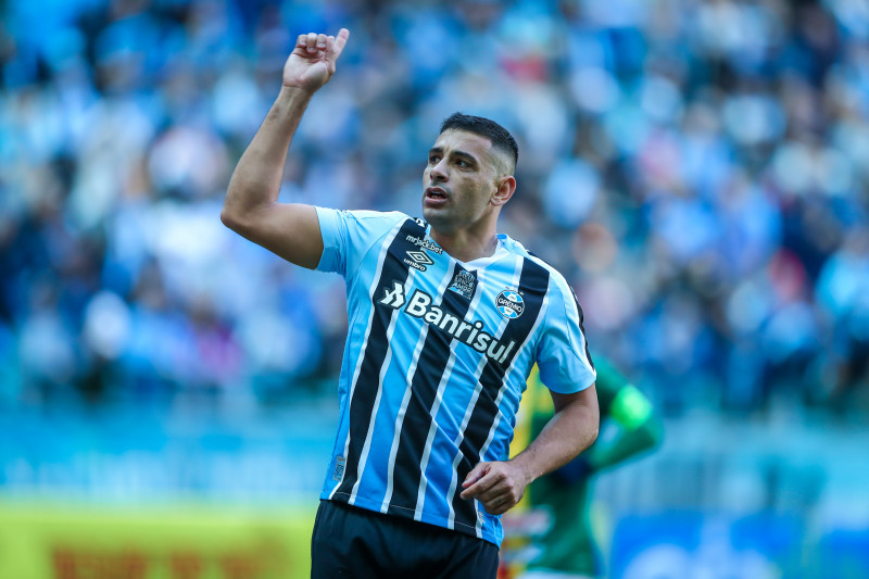 O centroavante se tornou o maior artilheiro gremista no século, com 80 gols