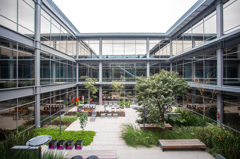 As vagas são para as áreas de desenvolvimento de software e suporte técnico a clientes