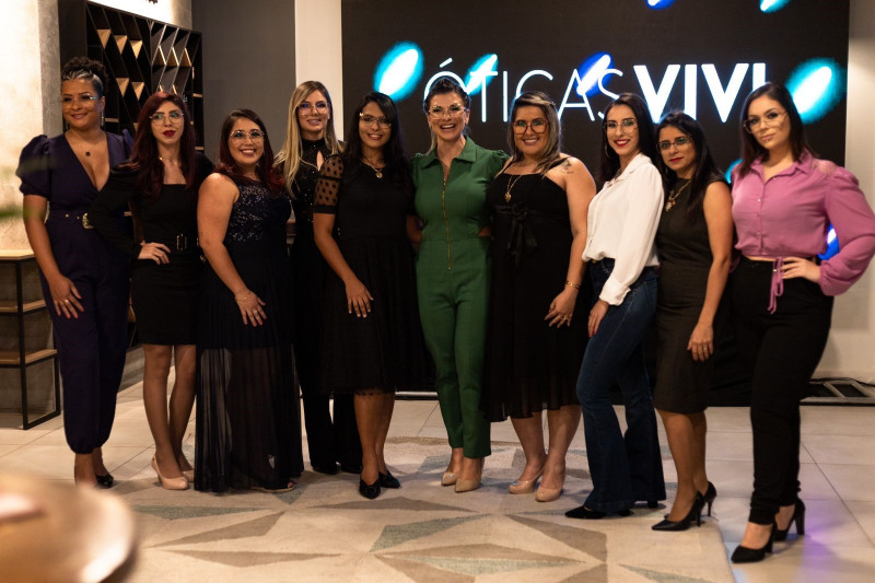 Viviane trabalha com uma equipe de nove funcion&aacute;rias atualmente Foto: &Oacute;TICAS VIVI/REPRODU&Ccedil;&Atilde;O/JC