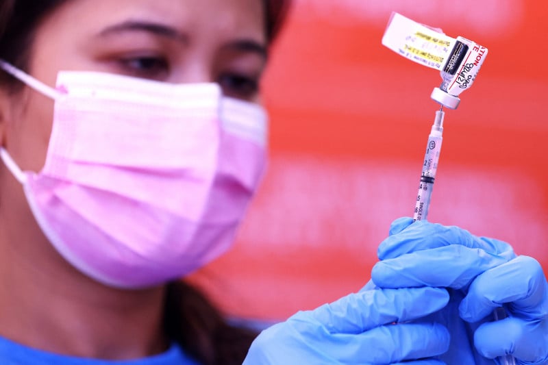 A imunização de crianças de 3 e 4 anos com a D1 contra a Covid-19 segue suspensa na Capital