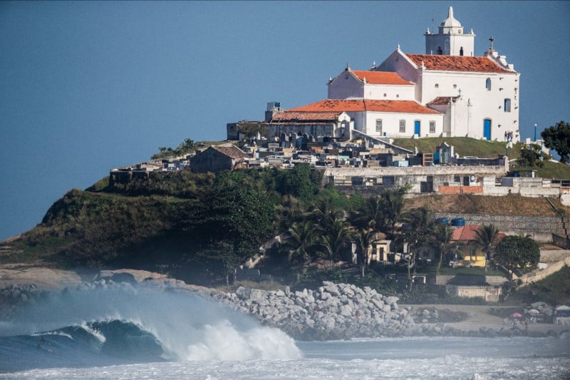 Vários surfistas brasileiros buscam o título diante da sua torcida nas águas fluminenses de Saquarema
