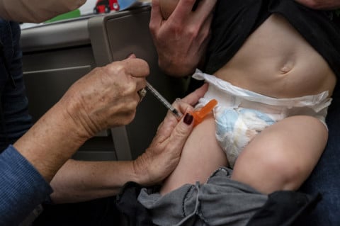 RS recebe quase 30 mil doses de Coronavac para vacinar crianças de 3 e 4 anos