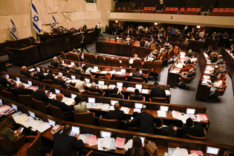 Várias pesquisas eleitorais recentes indicam que a oposição conquistariam a maioria do Knesset (Parlamento) em um próximo pleito