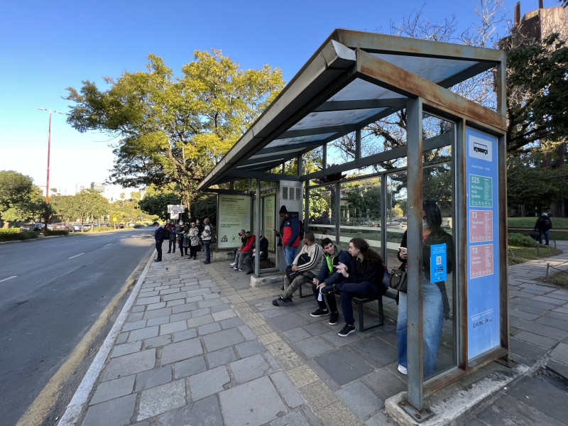 Eletromidia já possui a concessão de mais de 900 paradas de ônibus na capital gaúcha