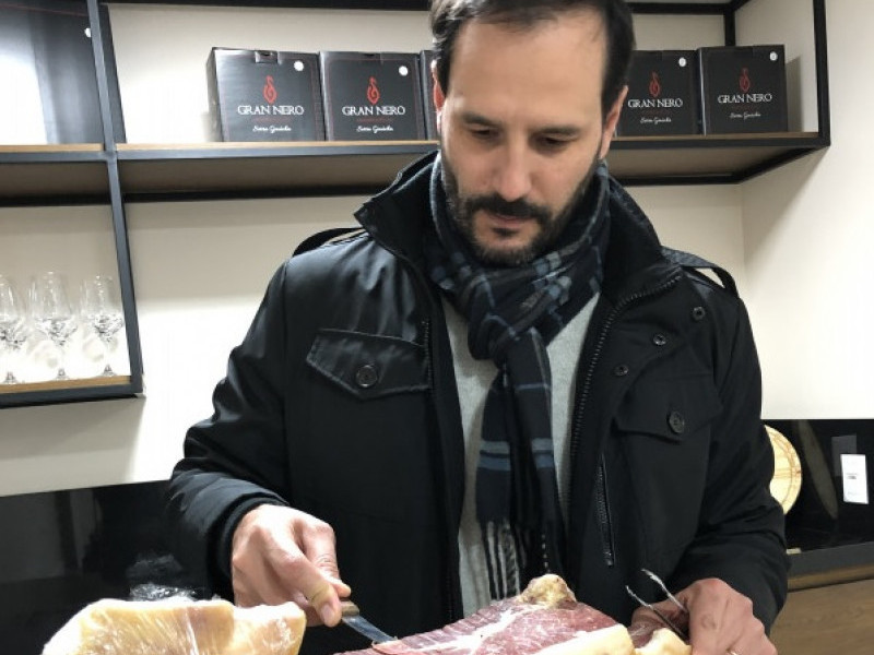 O enólogo Edegar Scortegagna inaugurou a Gran Nero Presunto Cru