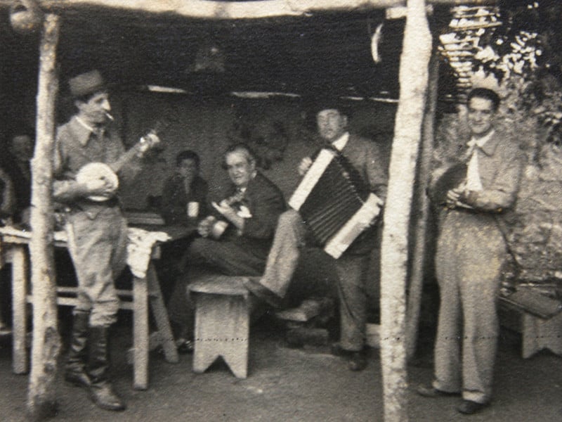 Darcy Azambuja (esq), em momento de descontração com amigos