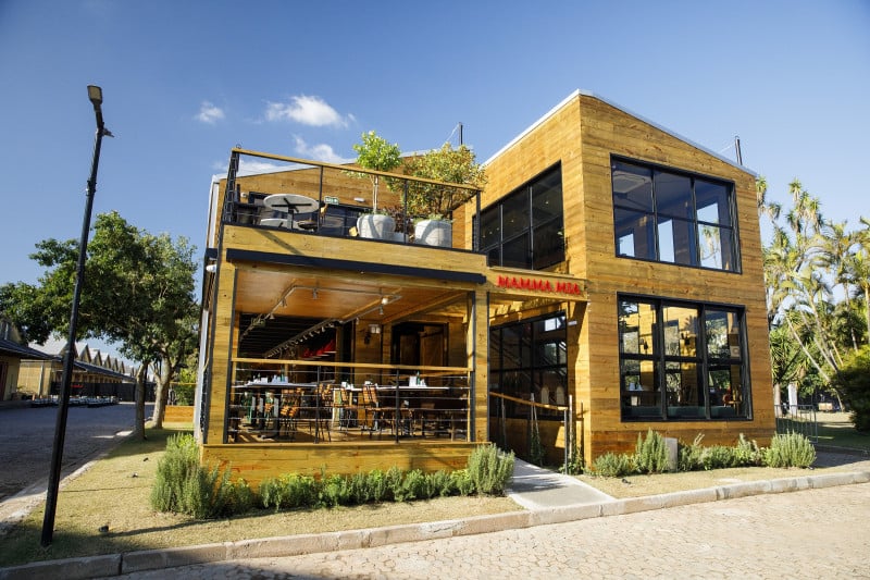 Construção tem itens arquitetônicos que remetem à imigração e área para apreciar o pôr do sol