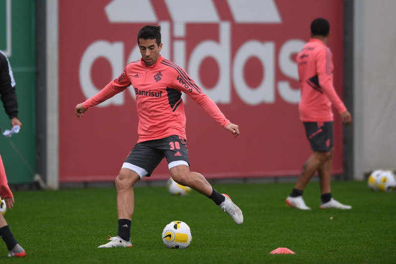 Carlos De Pena retorna e é peça chave na montagem do time de Mano