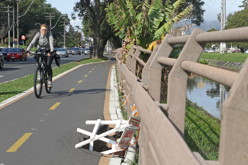 {'nm_midia_inter_thumb1':'https://www.jornaldocomercio.com/_midias/jpg/2022/07/05/206x137/1_lp_050722___ciclovia__15_-9678369.jpg', 'id_midia_tipo':'2', 'id_tetag_galer':'', 'id_midia':'62c45f1846c9f', 'cd_midia':9678369, 'ds_midia_link': 'https://www.jornaldocomercio.com/_midias/jpg/2022/07/05/lp_050722___ciclovia__15_-9678369.jpg', 'ds_midia': 'Fotos para pauta da situação das ciclovias na Avenida Ipiranga - ciclistas - pedestres - ciclofaixa - bicicleta', 'ds_midia_credi': 'Luiza Prado/JC', 'ds_midia_titlo': 'Fotos para pauta da situação das ciclovias na Avenida Ipiranga - ciclistas - pedestres - ciclofaixa - bicicleta', 'cd_tetag': '1', 'cd_midia_w': '800', 'cd_midia_h': '533', 'align': 'Left'}