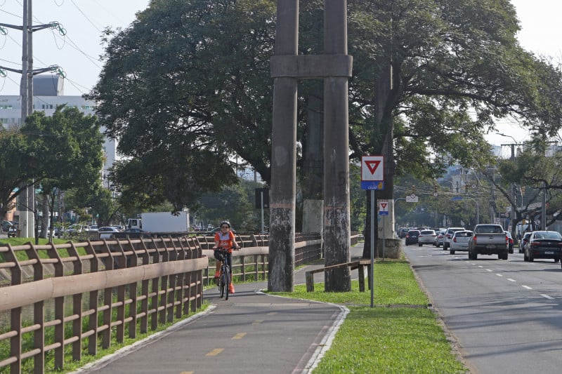 Via de Porto Alegre &eacute; o principal ponto de liga&ccedil;&atilde;o entre as zonas Leste e Oeste da cidade