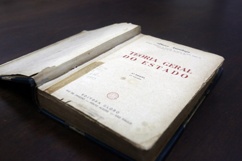 Exemplar de 1962, fotografado na biblioteca da Faculdade de Direito da Ufrgs