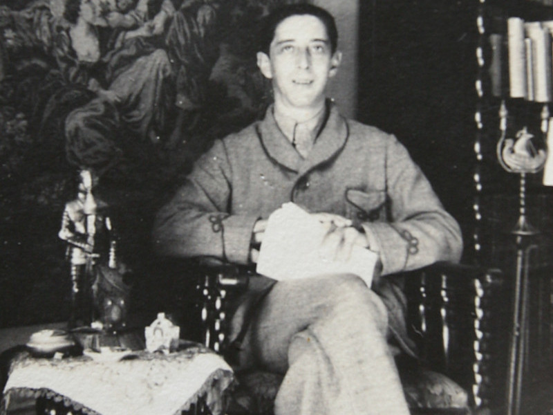 Darcy Azambuja em sua cadeira de leitura, herdada pelo neto Diogo Azambuja