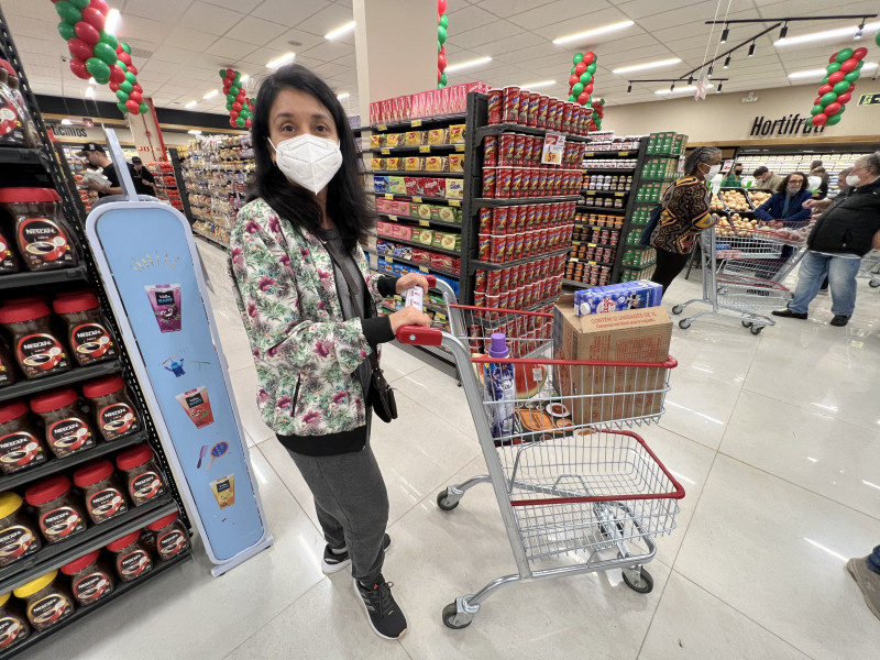 {'nm_midia_inter_thumb1':'https://www.jornaldocomercio.com/_midias/jpg/2022/07/07/206x137/1_img_3712-9682643.jpg', 'id_midia_tipo':'2', 'id_tetag_galer':'', 'id_midia':'62c76a0196c4e', 'cd_midia':9682643, 'ds_midia_link': 'https://www.jornaldocomercio.com/_midias/jpg/2022/07/07/img_3712-9682643.jpg', 'ds_midia': 'Minuto Varejo - novo supermercado da Unisuper - Quarto Distrito em Porto Alegre - cliente e moradora do bairro São Geraldo - Andréia Pereira dos Santos - consumo - leite - preços - promoções - ', 'ds_midia_credi': 'PATRÍCIA COMUNELLO/ESPECIAL/JC', 'ds_midia_titlo': 'Minuto Varejo - novo supermercado da Unisuper - Quarto Distrito em Porto Alegre - cliente e moradora do bairro São Geraldo - Andréia Pereira dos Santos - consumo - leite - preços - promoções - ', 'cd_tetag': '1', 'cd_midia_w': '800', 'cd_midia_h': '600', 'align': 'Left'}