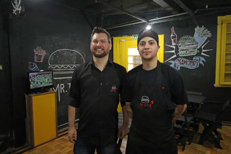 Max Rogowski e Oliver Kohler trabalham juntos no negócio Foto: Luiza Prado/JC