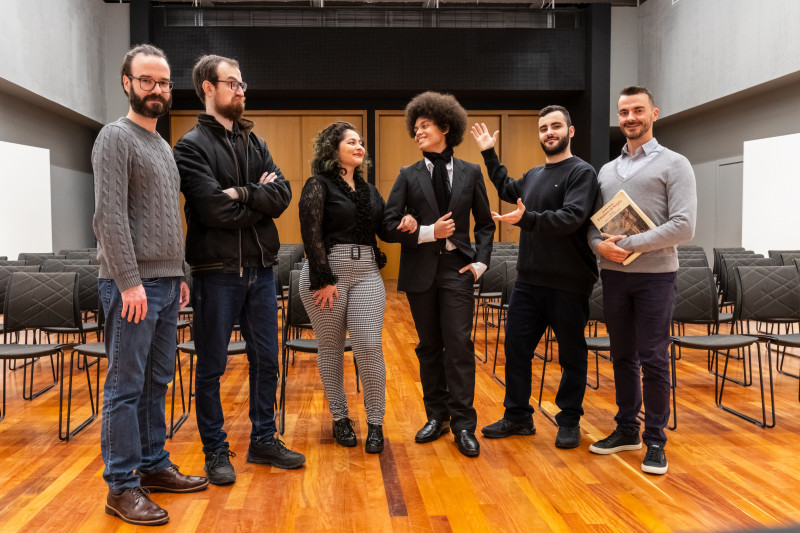 O elenco da ópera é composto por Vinícius Braga, Oséas Duarte, Carolina Braga, Daniel Germano e Guilherme Roman, sob a direção de Flávio Leite 