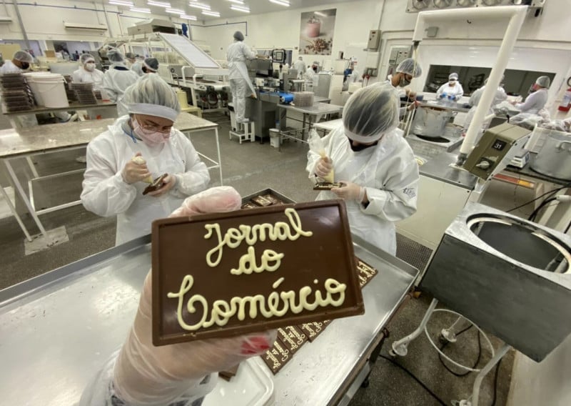 Produção de chocolates em diversos formatos e combinações tem ritmo forte em Gramado