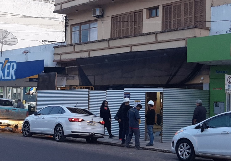 {'nm_midia_inter_thumb1':'https://www.jornaldocomercio.com/_midias/jpg/2022/07/11/206x137/1_minuto_varejo_loja_renner_cachoeira_do_sul-9684530.jpg', 'id_midia_tipo':'2', 'id_tetag_galer':'', 'id_midia':'62cc0d2ed1a30', 'cd_midia':9684530, 'ds_midia_link': 'https://www.jornaldocomercio.com/_midias/jpg/2022/07/11/minuto_varejo_loja_renner_cachoeira_do_sul-9684530.jpg', 'ds_midia': 'Minuto Varejo - comércio de rua - novas lojas - Cachoeira do Sul - rua Júlio de Castilhos - principal rua de atividade comerciais - consumo - lojas de confecção - vestuário - redes nacionais - lojas de rua - futura loja da Renner ', 'ds_midia_credi': 'PATRÍCIA/DIVULGAÇÃO/JC', 'ds_midia_titlo': 'Minuto Varejo - comércio de rua - novas lojas - Cachoeira do Sul - rua Júlio de Castilhos - principal rua de atividade comerciais - consumo - lojas de confecção - vestuário - redes nacionais - lojas de rua - futura loja da Renner ', 'cd_tetag': '1', 'cd_midia_w': '800', 'cd_midia_h': '557', 'align': 'Left'}