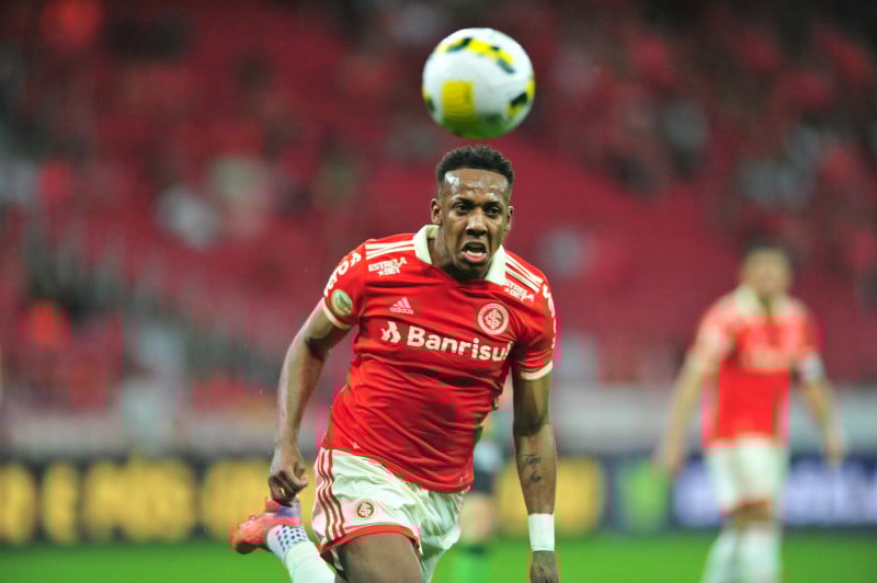 Moisés foi o autor do gol colorado, aos 49 minutos da etapa final, após revisão do árbitro de vídeo