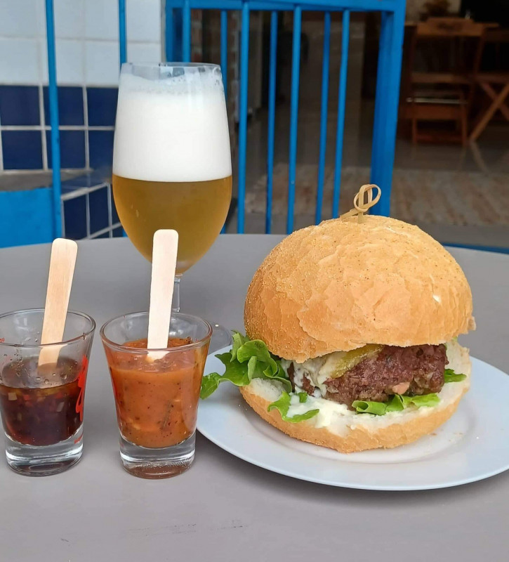 O bolinho de carne &eacute; o carro-chefe do Emp&oacute;rio Zeca nos dias de jogos Foto: EMPORIOZECA/DIVULGA&Ccedil;&Atilde;O/JC