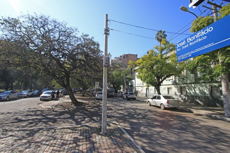 Via ao lado da Reden&ccedil;&atilde;o recebe o tradicional brique aos domingos