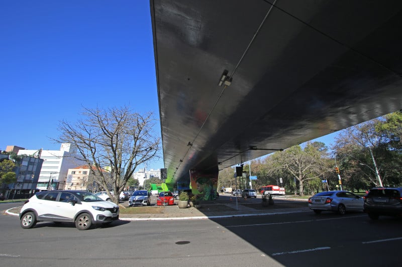 Viaduto no bairro Praia de Belas celebra o imperador na Capital
