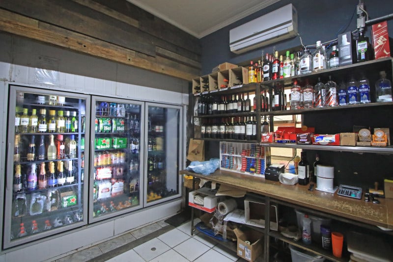 Atualmente sete pessoas trabalham nas opera&ccedil;&otilde;es Foto: LUIZA PRADO/JC