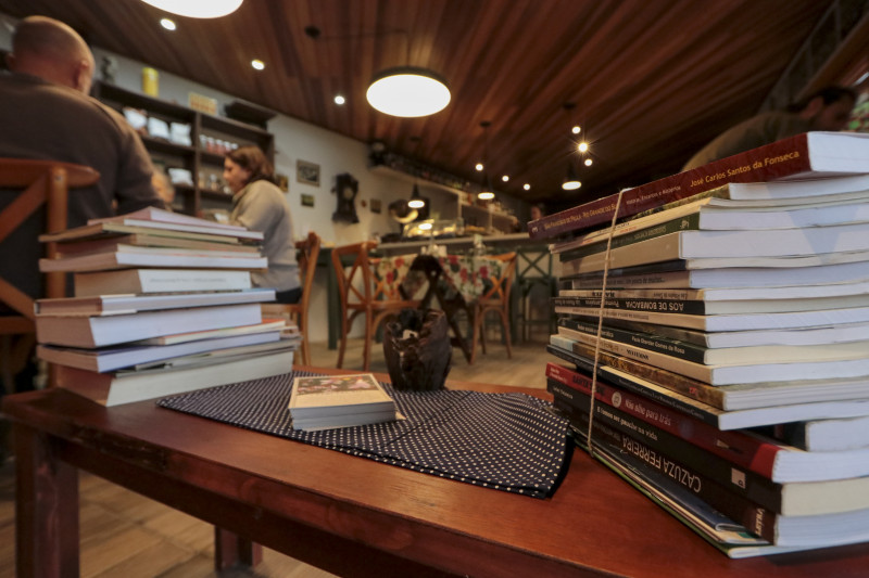Brasil continua no patamar de quase metade da população de não leitores
