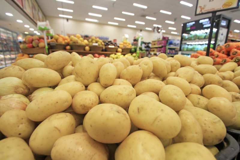 Entre os produtos que recuaram de preço, o destaque foi a batata, que ficou 20,14% mais barata