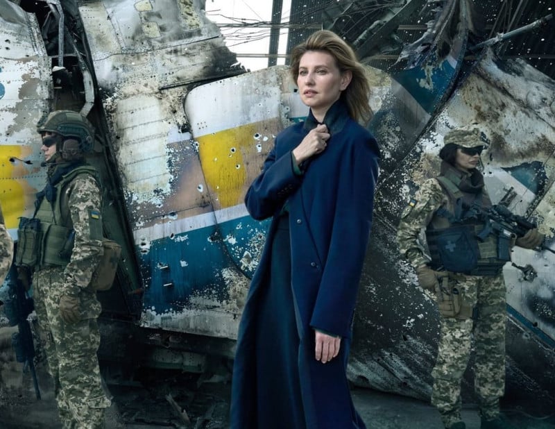 Primeira-dama da Ucrânia posa para Vogue em meio a destroços da guerra