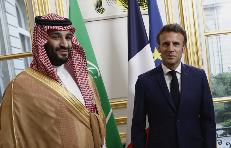 Decisão de receber Salman no Palácio do Eliseu, sede do governo francês, rendeu críticas a Macron