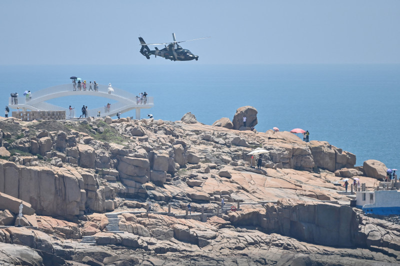 Projéteis caíram a poucos quilômetros da costa sul e leste de Taiwan