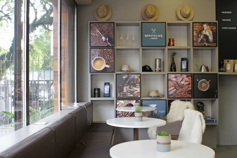 O grande diferencial do espa&ccedil;o &eacute; a torrefa&ccedil;&atilde;o do produto ser feito na pr&oacute;pria loja Foto: ANDRESSA PUFAL/JC